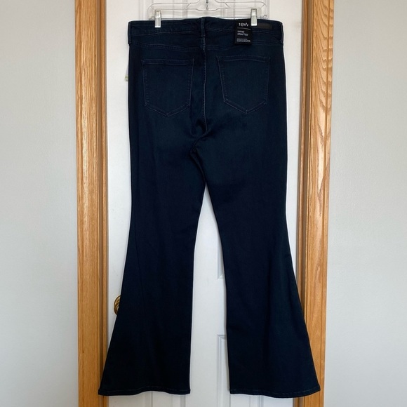 Sanctuary High Rise Demi Boot Flare Jeans in Nighthawk Size 18W - Picture 9 of 11